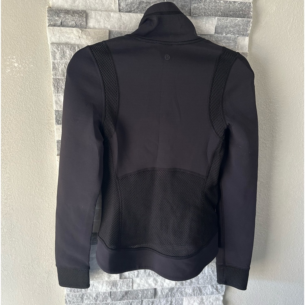 Lululemon Hot Mesh Jacket
Black - Picture 10 of 11
